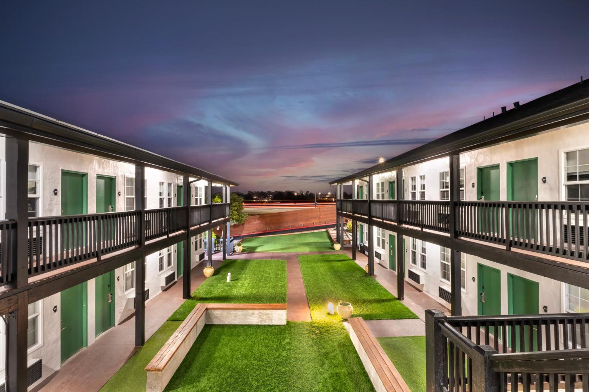 Best Western Marina State Beach Экстерьер фото