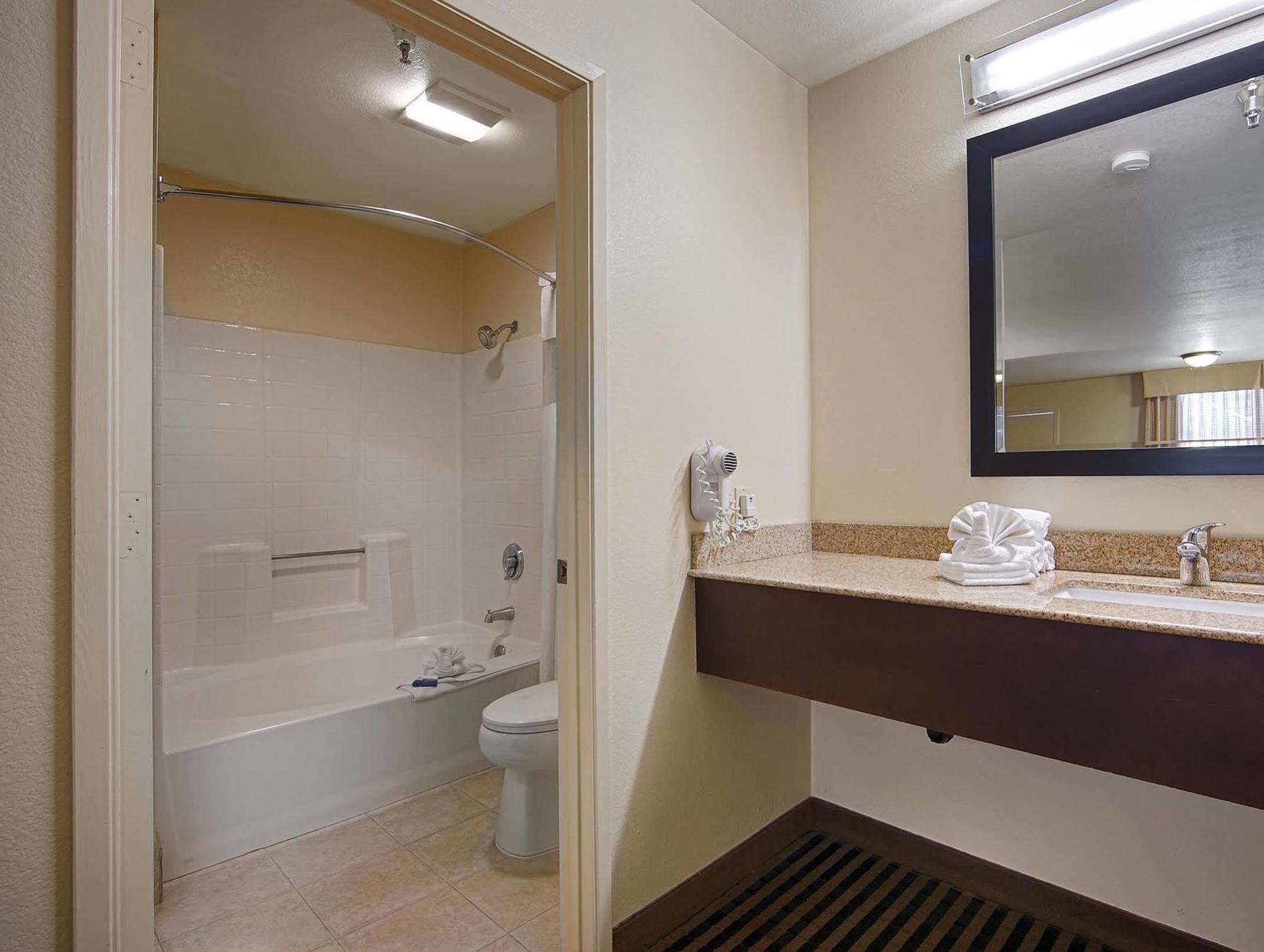 Best Western Marina State Beach Экстерьер фото